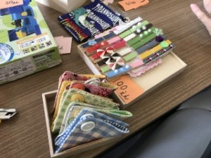 きたてしま学園 北豊島中学校「北中オーえん隊」、子どもたちに読み聞かせをしています。