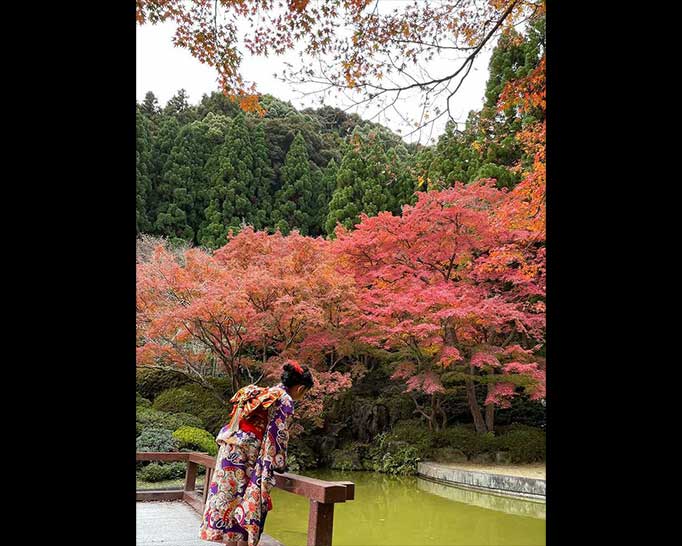 紅葉が見事！着物の娘と久安寺に行きました