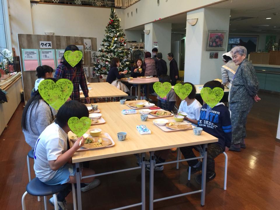 特別養護老人ホーム ほほえみの園さんが、お年寄りとふれあえるこども食堂を開催されました。