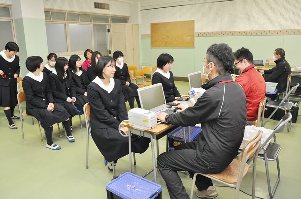 宣真高校で卒業記念献血「身近なところから人助け奉仕を」