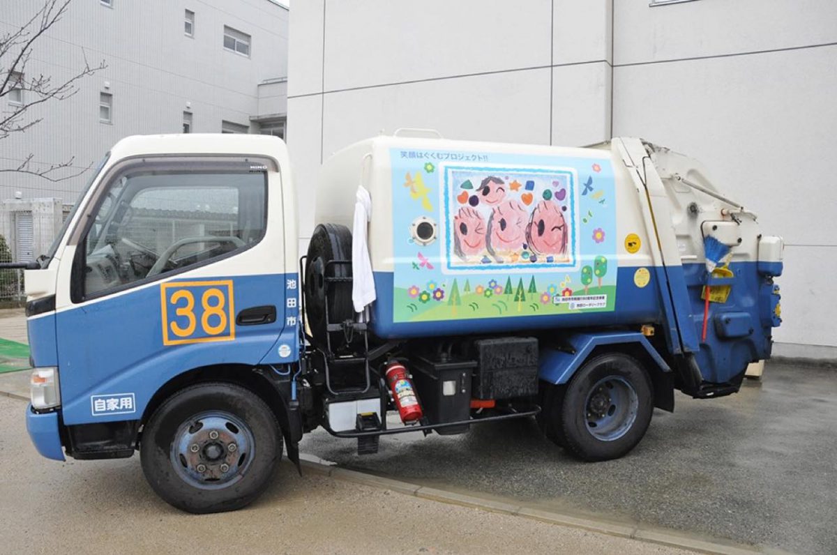 笑顔の公用車が走ります
