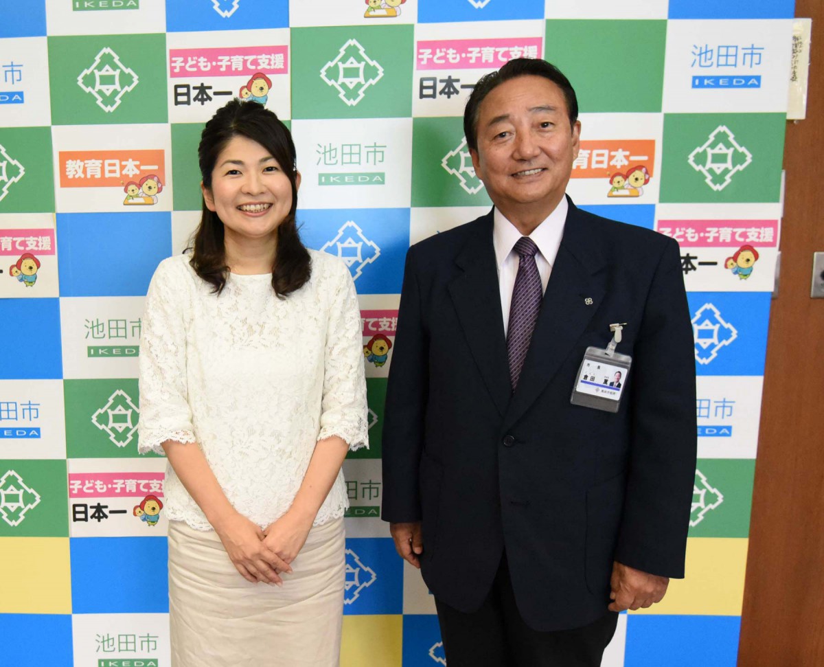 「教育・子ども子育て支援日本一の池田」を政策に掲げられている倉田薫市長に、不登校児のためのフリースクールを運営する白井智子さんがお話を伺いました。