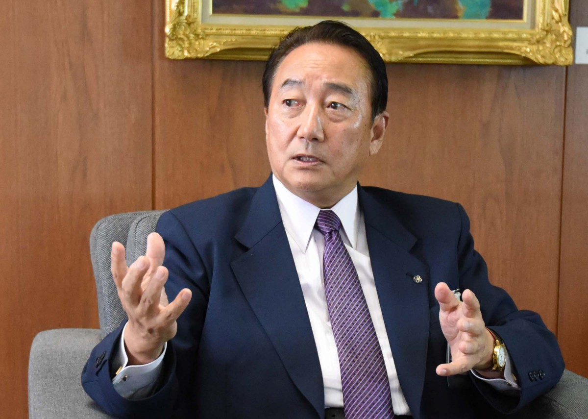 「教育・子ども子育て支援日本一の池田」を政策に掲げられている倉田薫市長に、不登校児のためのフリースクールを運営する白井智子さんがお話を伺いました。