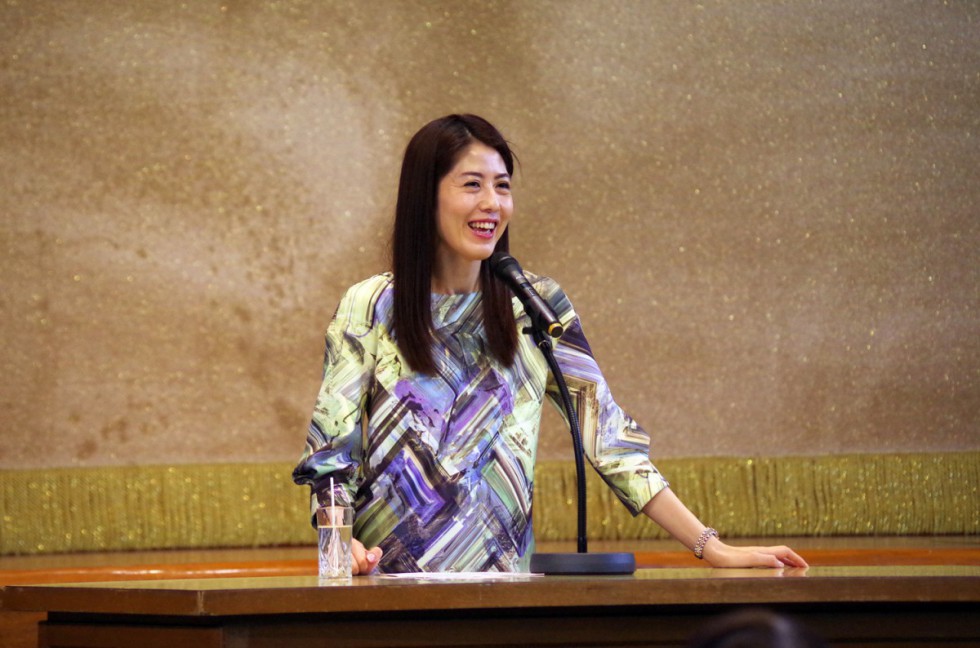 タレント 小島慶子さん教育講演会「あなたはだれ？ 子育てはインタビュー」が開催されました。