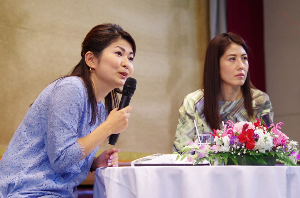 タレント 小島慶子さん教育講演会「あなたはだれ？ 子育てはインタビュー」が開催されました。