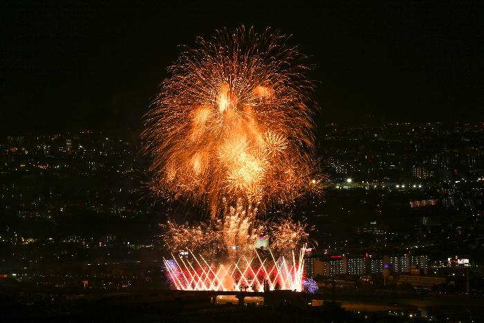 猪名川花火大会 2024 約4,000発の花火が猪名川の夜空を彩ります