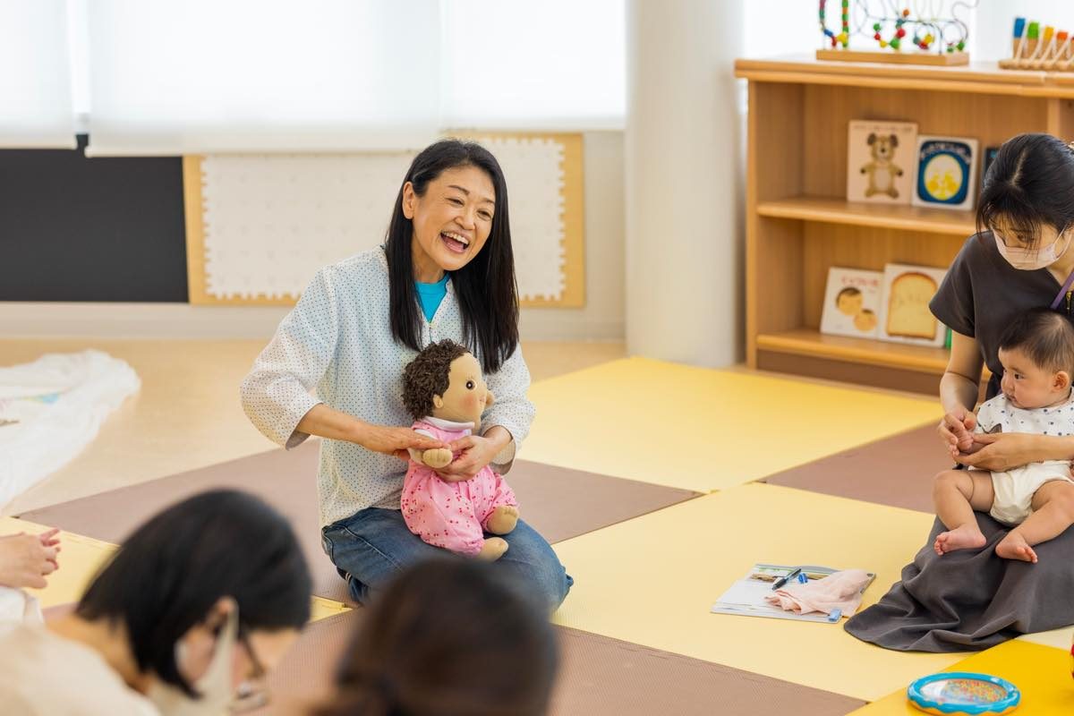 「ハーフバースデー」赤ちゃんの日々の成長を一緒にお祝い 寝相アートやおしゃべりで楽しい時間をすごそう