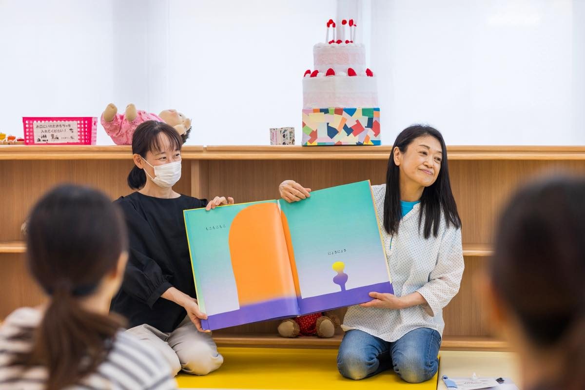 「ハーフバースデー」赤ちゃんの日々の成長を一緒にお祝い 寝相アートやおしゃべりで楽しい時間をすごそう