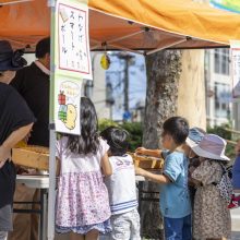 秋風を感じながらキッチンカーグルメを堪能！　池田駅前てるてるキッチンカー広場