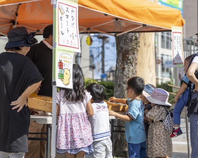 秋風を感じながらキッチンカーグルメを堪能！　池田駅前てるてるキッチンカー広場