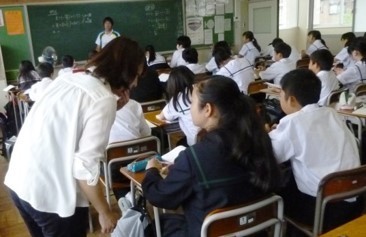 池田市が、各学園・各校の『中期一部教科担任制』に関わる取組みについて発表しています。